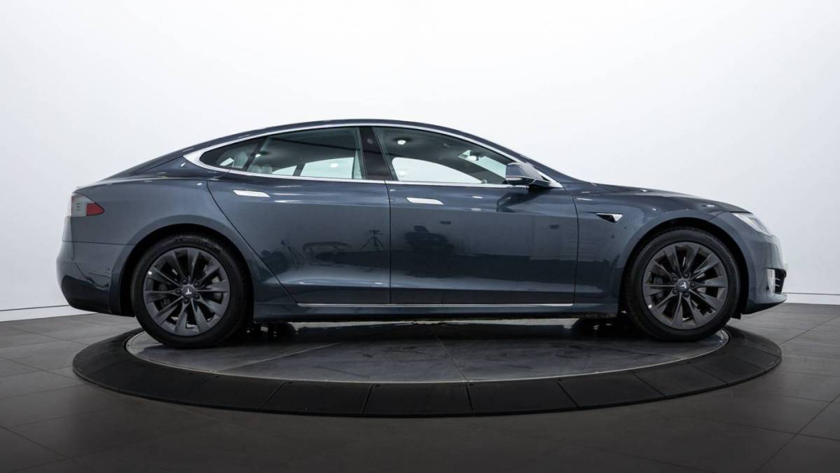 2019 Tesla Model S 5YJSA1E29KF332187