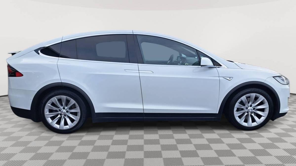 2016 Tesla Model X 5YJXCBE24GF017875