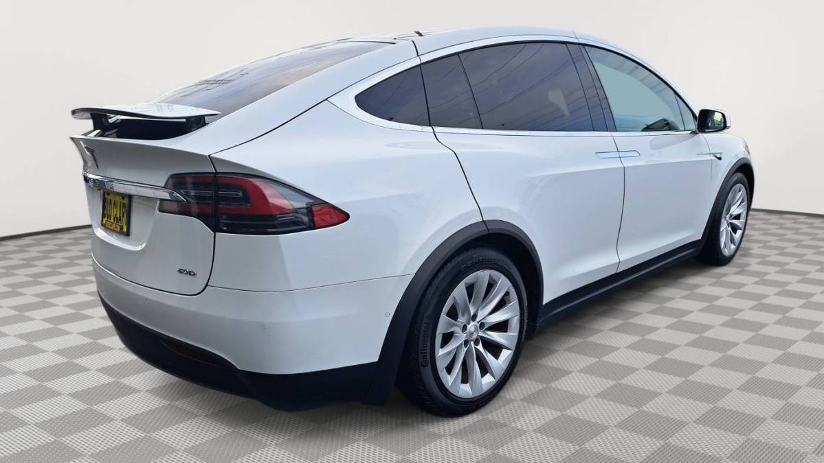 2016 Tesla Model X 5YJXCBE24GF017875