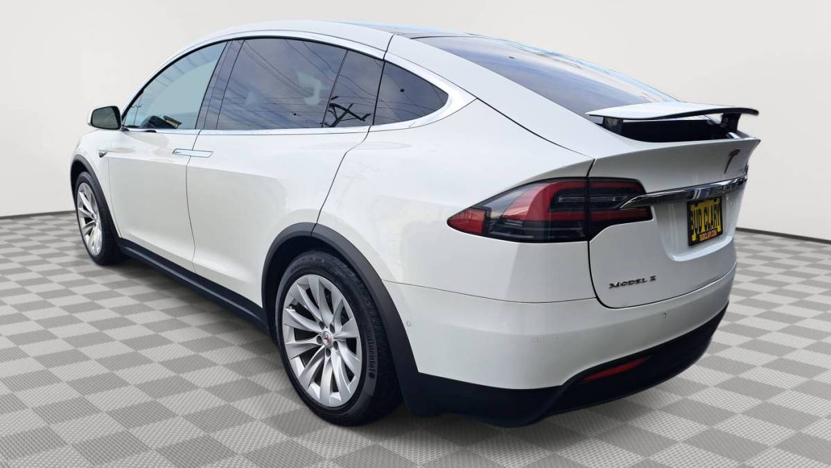 2016 Tesla Model X 5YJXCBE24GF017875