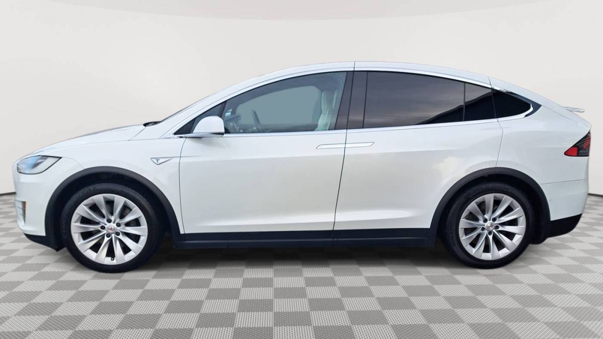 2016 Tesla Model X 5YJXCBE24GF017875