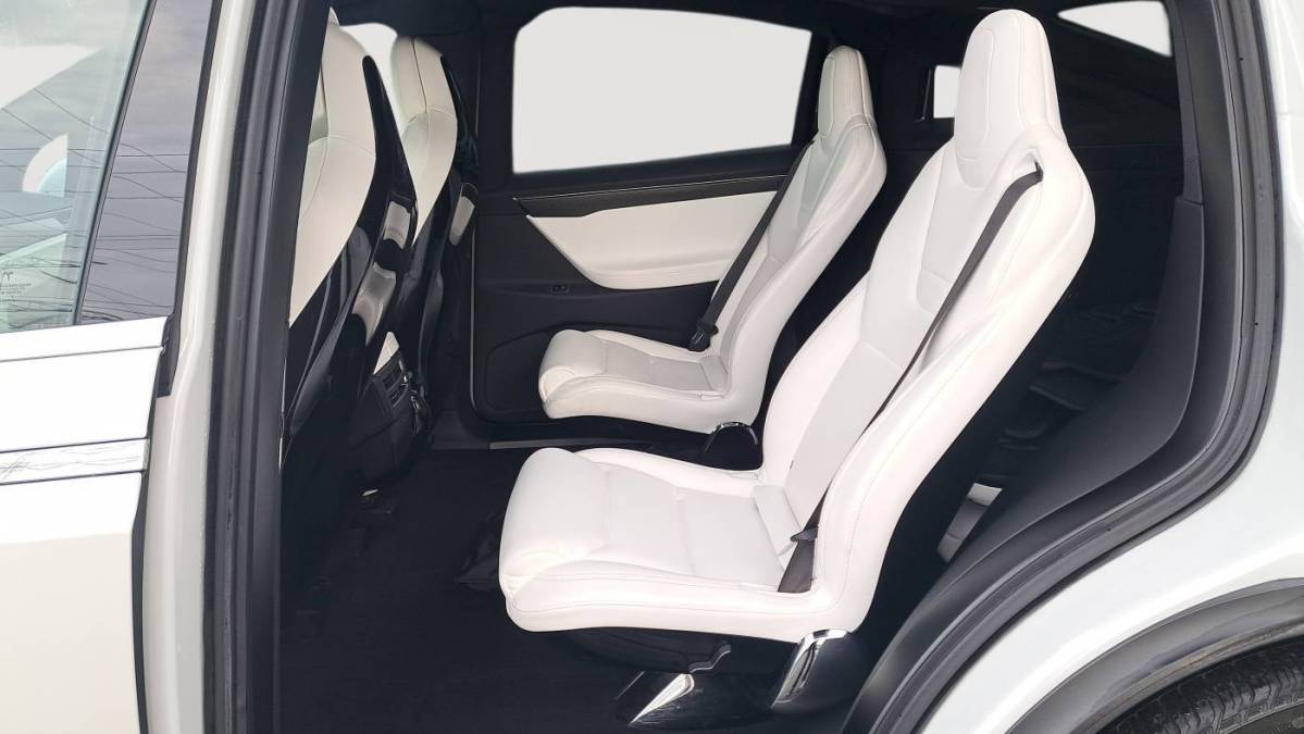 2016 Tesla Model X 5YJXCBE24GF017875