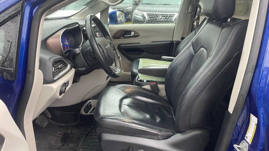 2018 Chrysler Pacifica Hybrid 2C4RC1L73JR340604