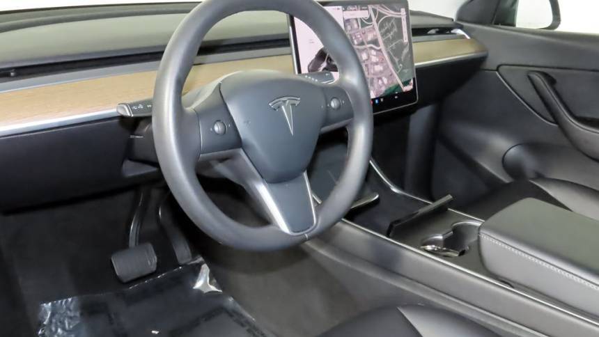 2020 Tesla Model Y 5YJYGDEE7LF035151