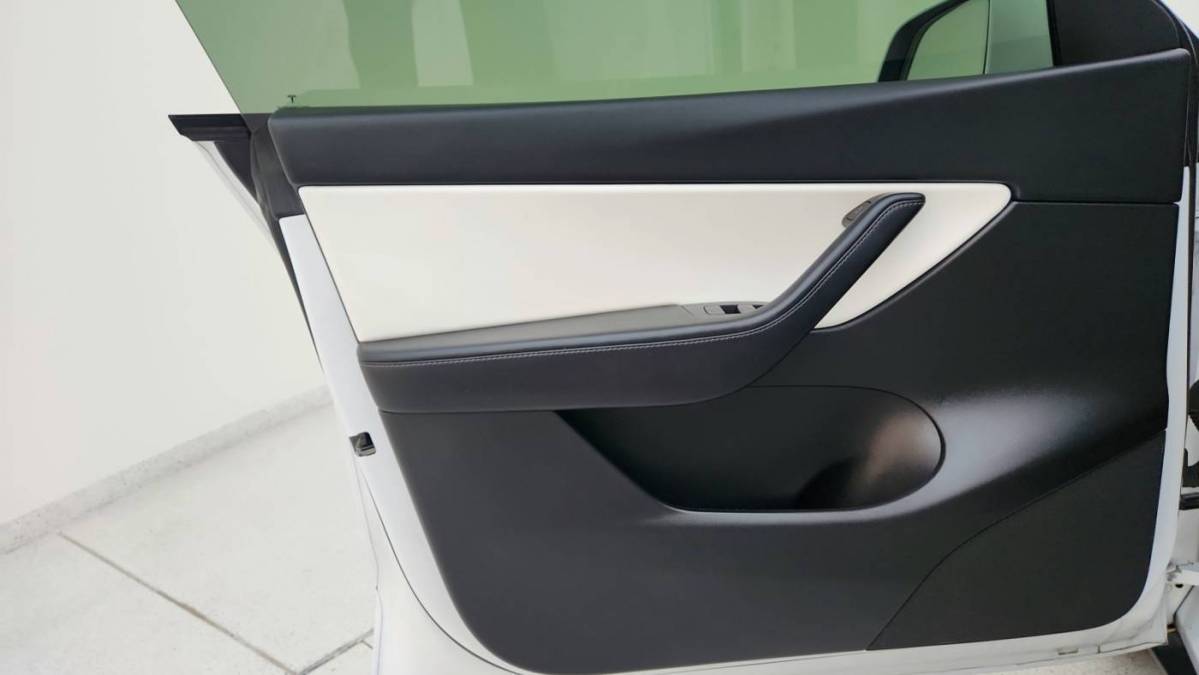 2021 Tesla Model Y 5YJYGAEEXMF157390