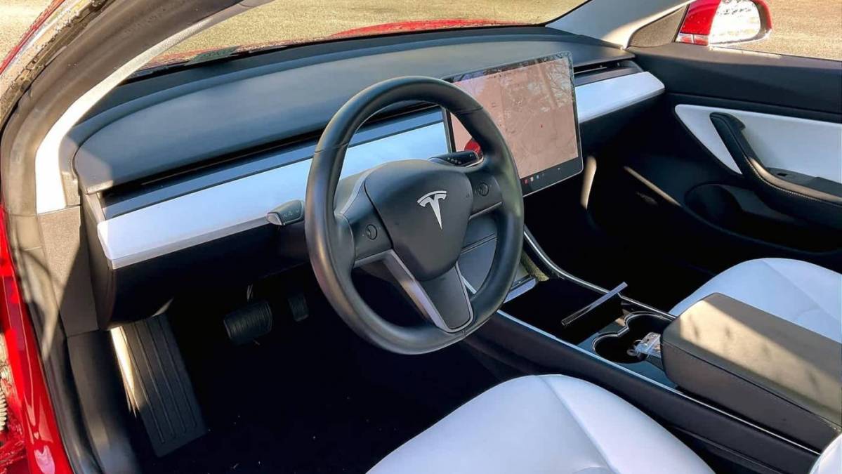 2018 Tesla Model 3 5YJ3E1EB8JF075143