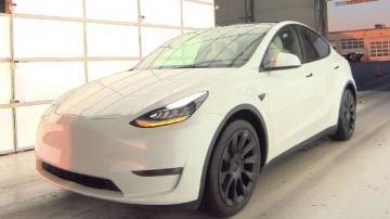 2021 Tesla Model Y 5YJYGAEE0MF228662