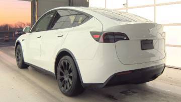 2021 Tesla Model Y 5YJYGAEE0MF228662