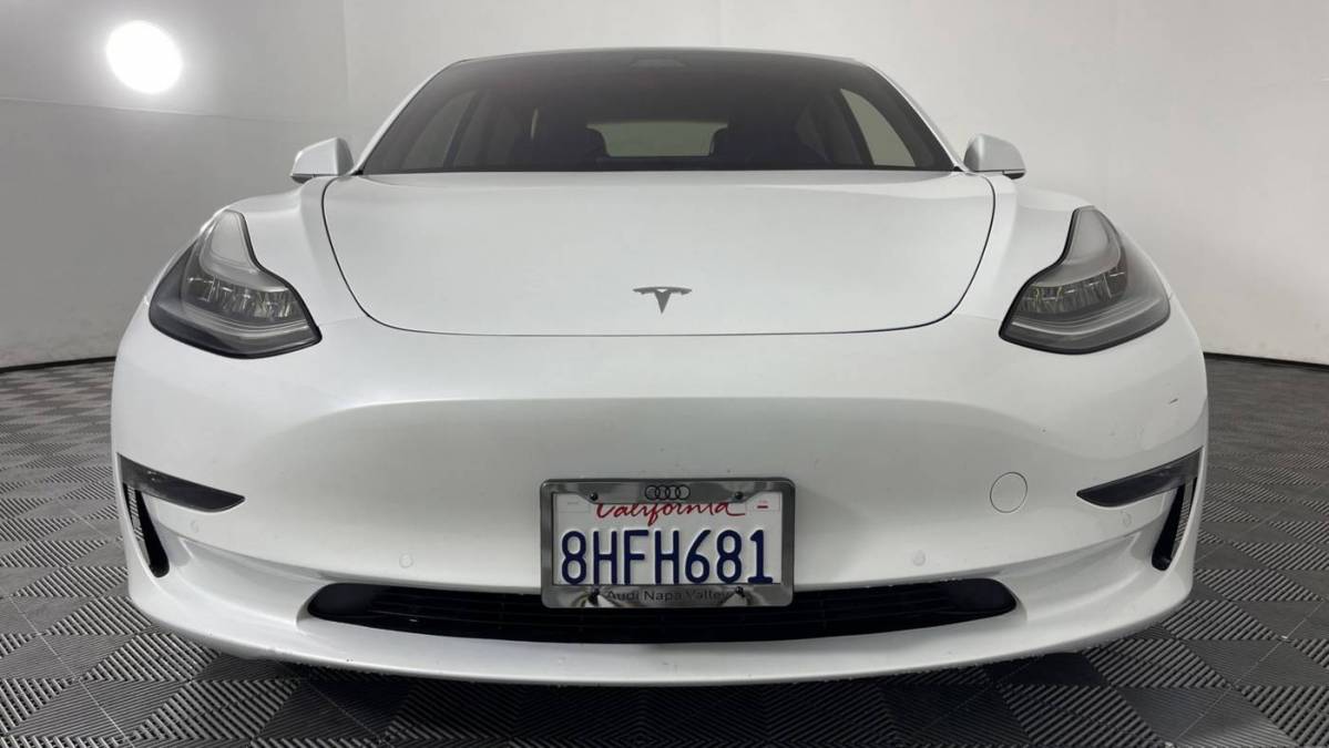 2018 Tesla Model 3 5YJ3E1EB5JF134200