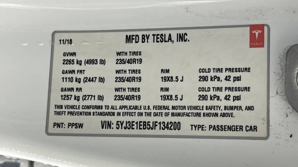 2018 Tesla Model 3 5YJ3E1EB5JF134200