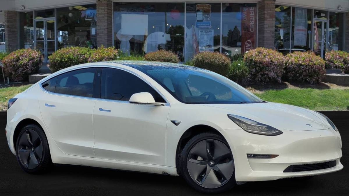 2018 Tesla Model 3 5YJ3E1EA7JF060639