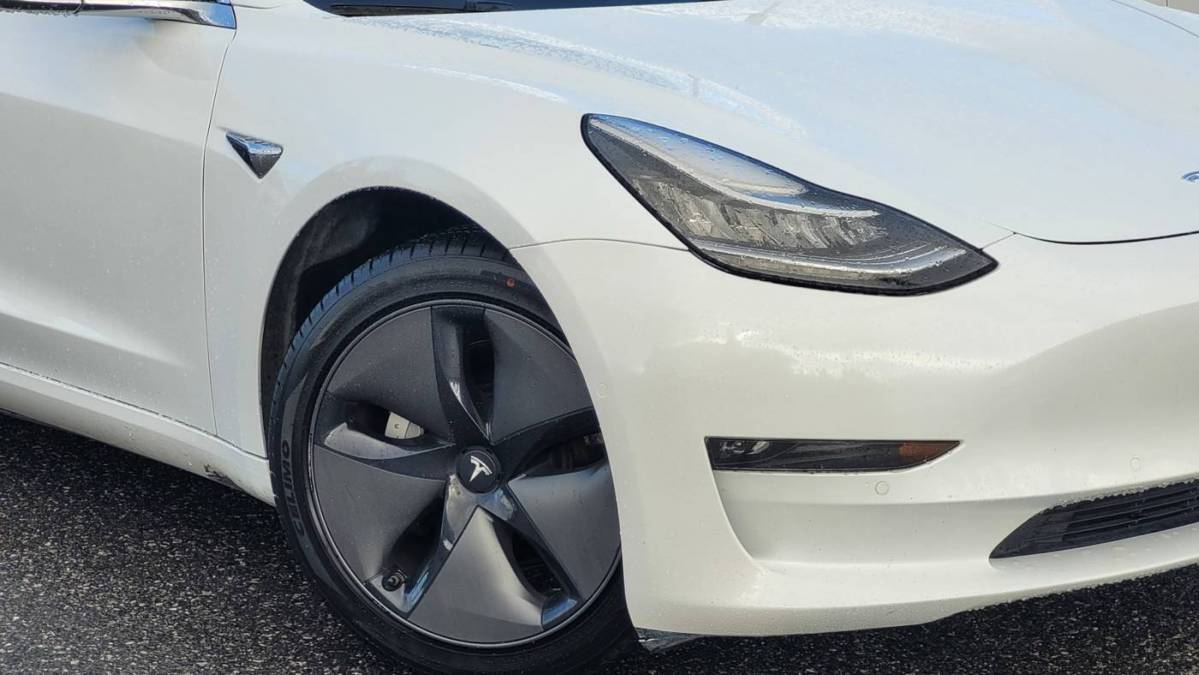 2018 Tesla Model 3 5YJ3E1EA7JF060639