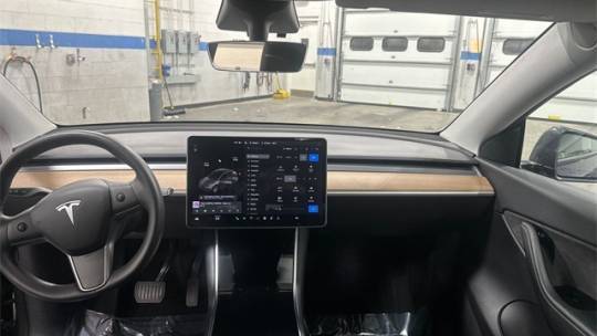 2020 Tesla Model Y 5YJYGDEE2LF050186