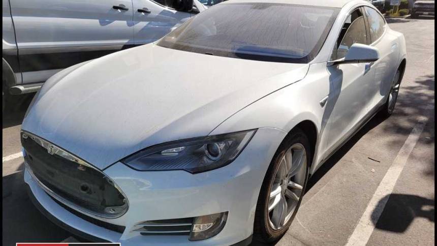 2013 Tesla Model S 5YJSA1CG9DFP15712