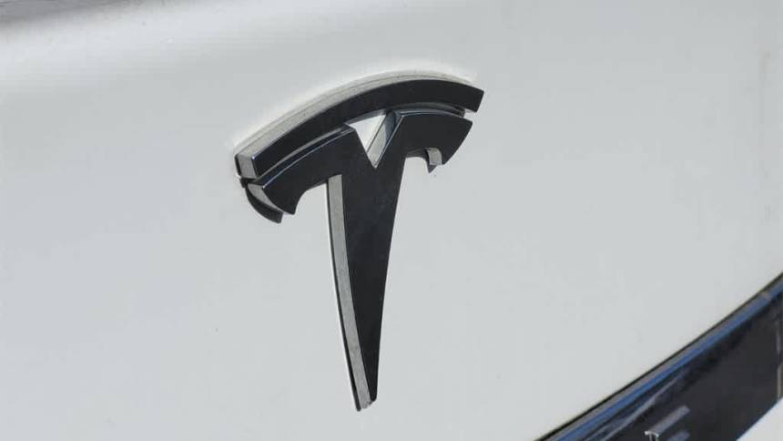 2013 Tesla Model S 5YJSA1CG9DFP15712