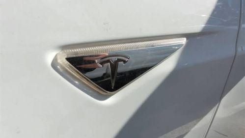 2013 Tesla Model S 5YJSA1CG9DFP15712