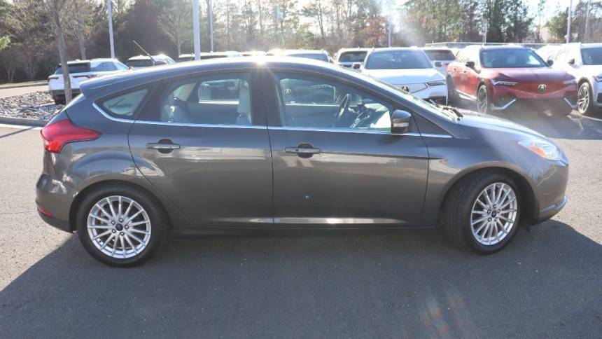 2017 Ford Focus 1FADP3R46HL227035