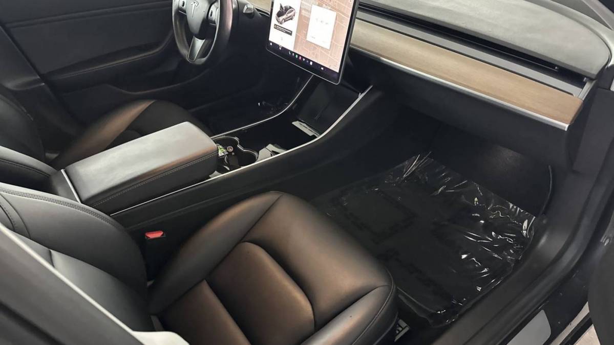 2018 Tesla Model 3 5YJ3E1EB5JF068702