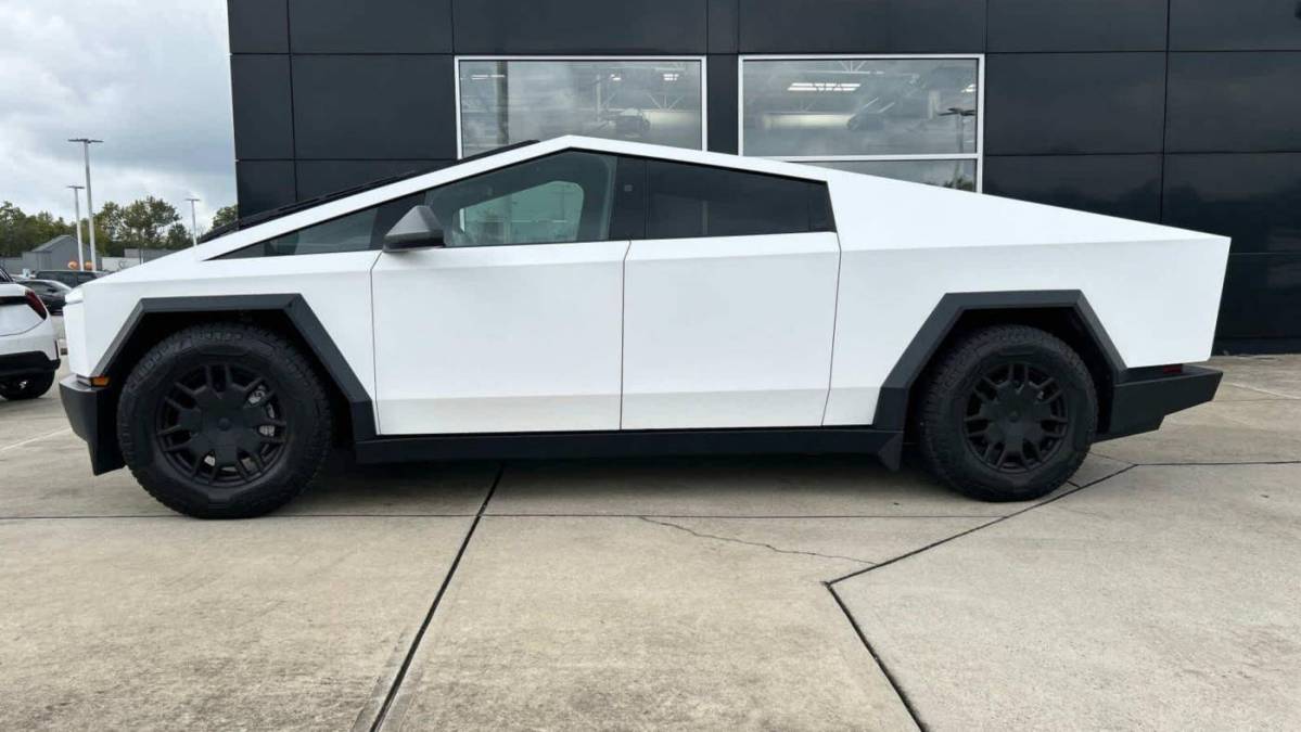 2024 Tesla Cybertruck 7G2CEHEE2RA018154