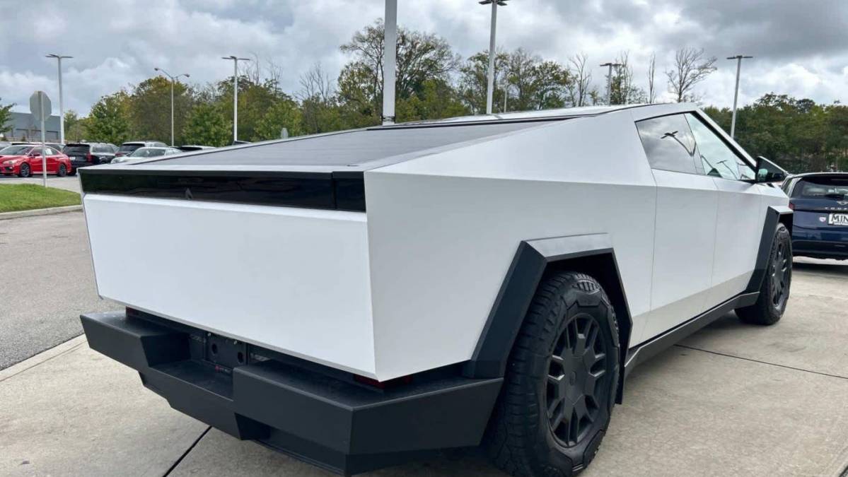 2024 Tesla Cybertruck 7G2CEHEE2RA018154