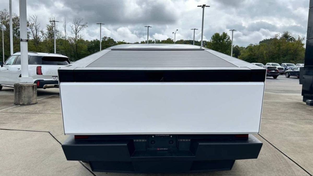 2024 Tesla Cybertruck 7G2CEHEE2RA018154