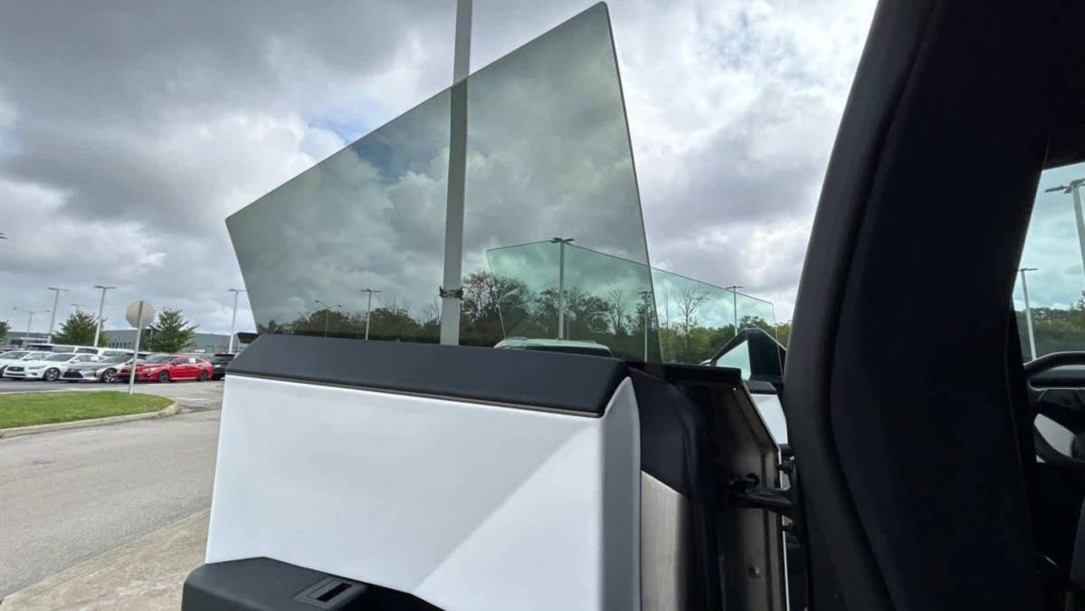 2024 Tesla Cybertruck 7G2CEHEE2RA018154