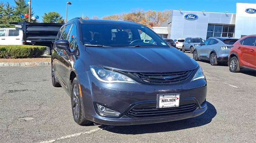 2019 Chrysler Pacifica 2C4RC1H75KR722224