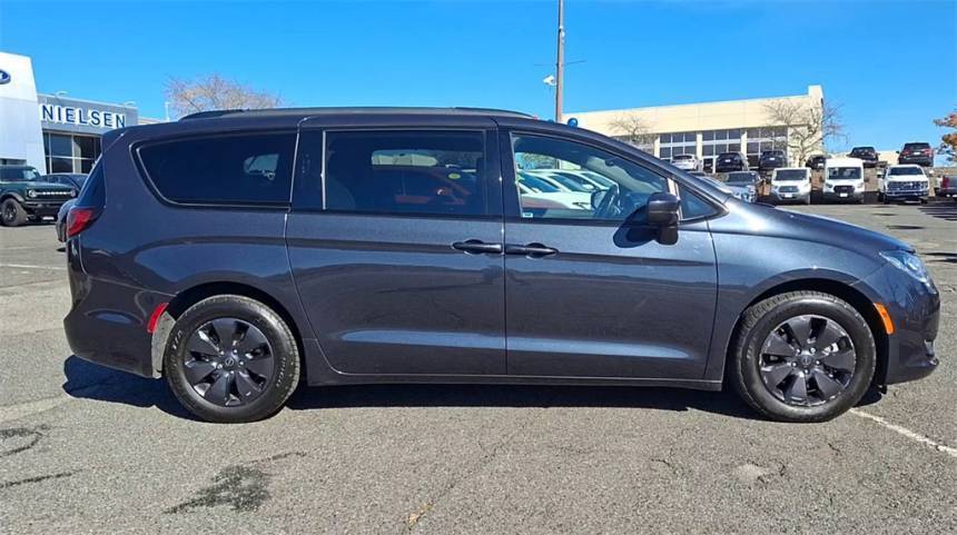 2019 Chrysler Pacifica 2C4RC1H75KR722224