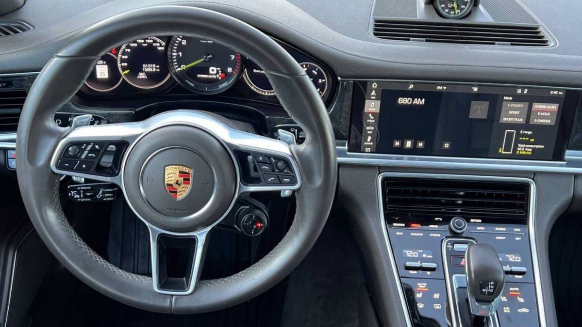 2018 Porsche Panamera WP0AE2A7XJL130171