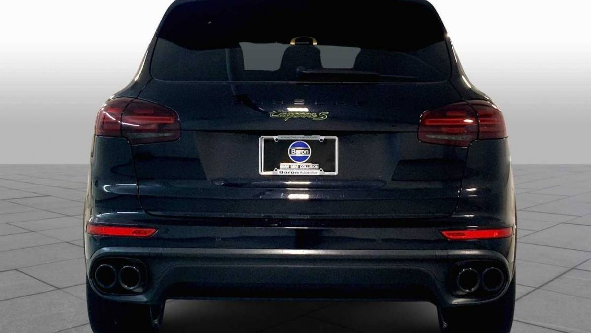 2018 Porsche Cayenne WP1AE2A28JLA71236