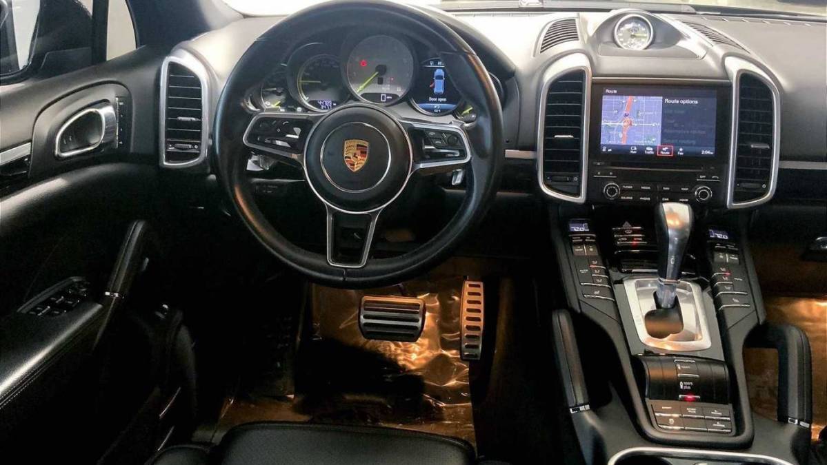 2018 Porsche Cayenne WP1AE2A28JLA71236