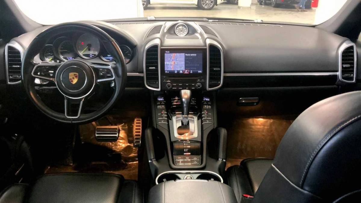 2018 Porsche Cayenne WP1AE2A28JLA71236