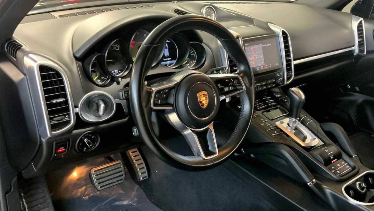 2018 Porsche Cayenne WP1AE2A28JLA71236