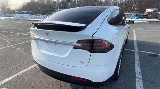 2018 Tesla Model X 5YJXCDE21JF133960