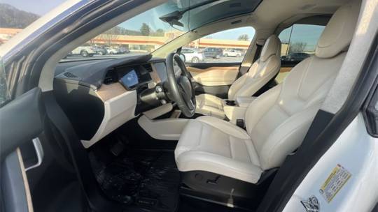 2018 Tesla Model X 5YJXCDE21JF133960