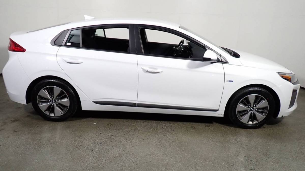 2019 Hyundai IONIQ KMHC65LD3KU164857