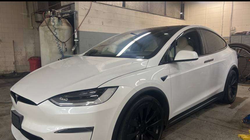 2022 Tesla Model X 7SAXCBE69NF337356