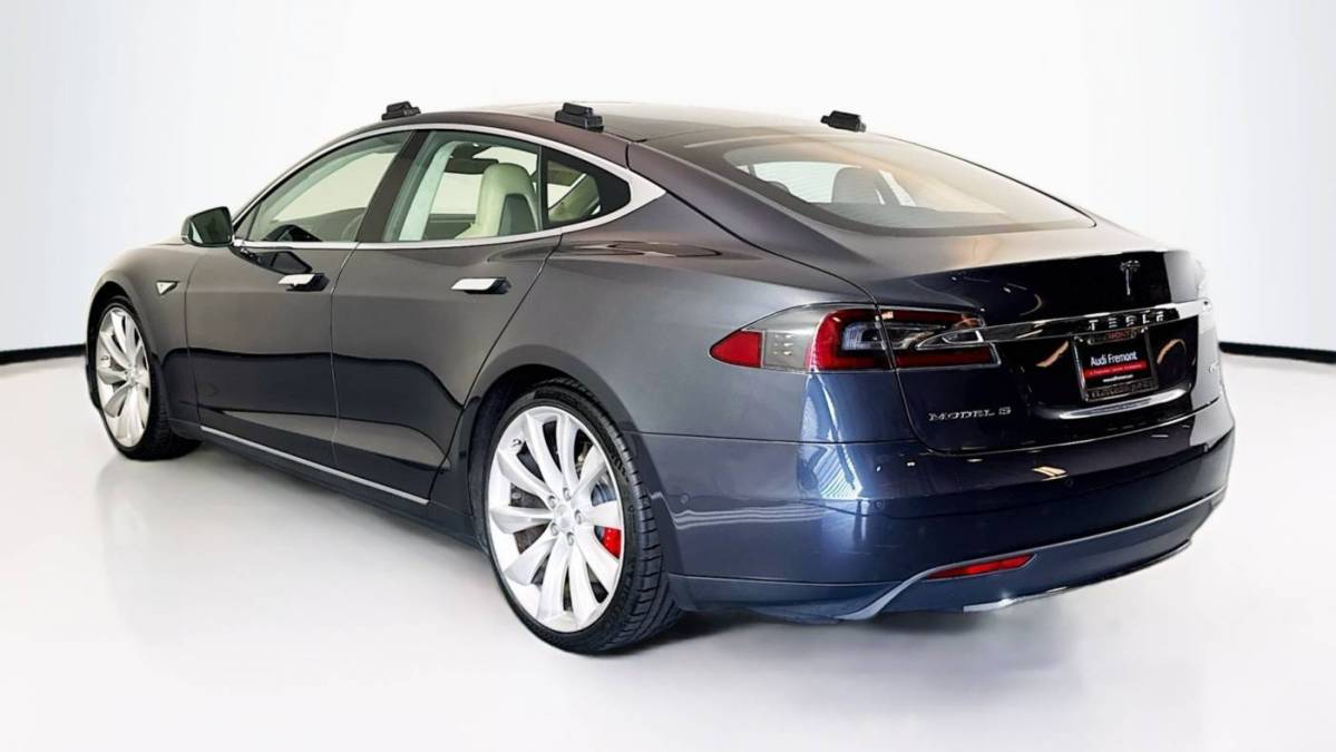 2015 Tesla Model S 5YJSA1E43FF112440