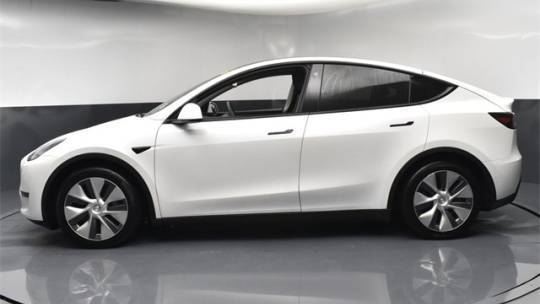 2021 Tesla Model Y 5YJYGAEE8MF142550