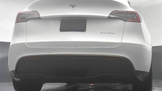 2021 Tesla Model Y 5YJYGAEE8MF142550