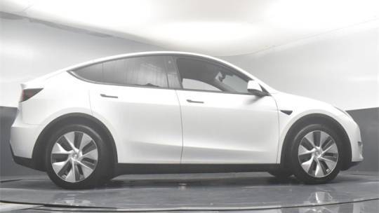 2021 Tesla Model Y 5YJYGAEE8MF142550