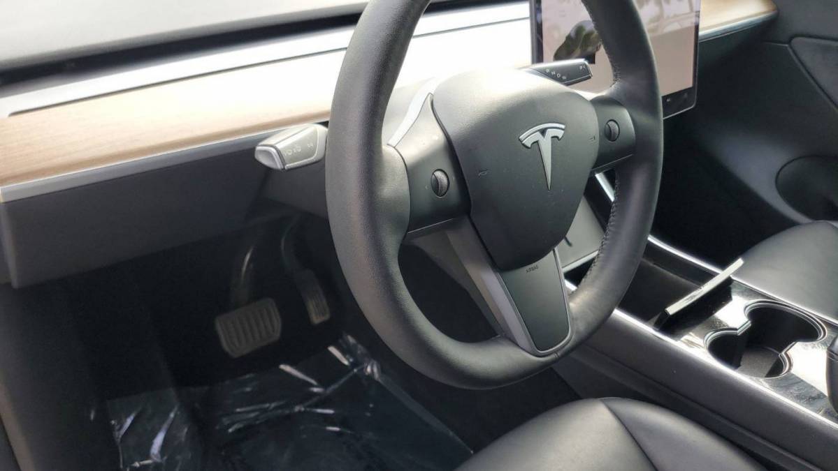 2021 Tesla Model Y 5YJYGDEE6MF105725