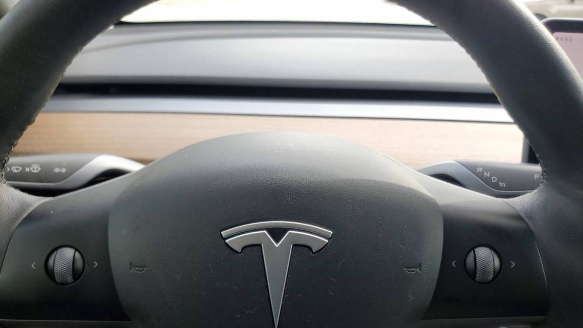 2021 Tesla Model Y 5YJYGDEE6MF105725