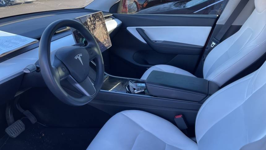 2020 Tesla Model Y 5YJYGDEE6LF025811