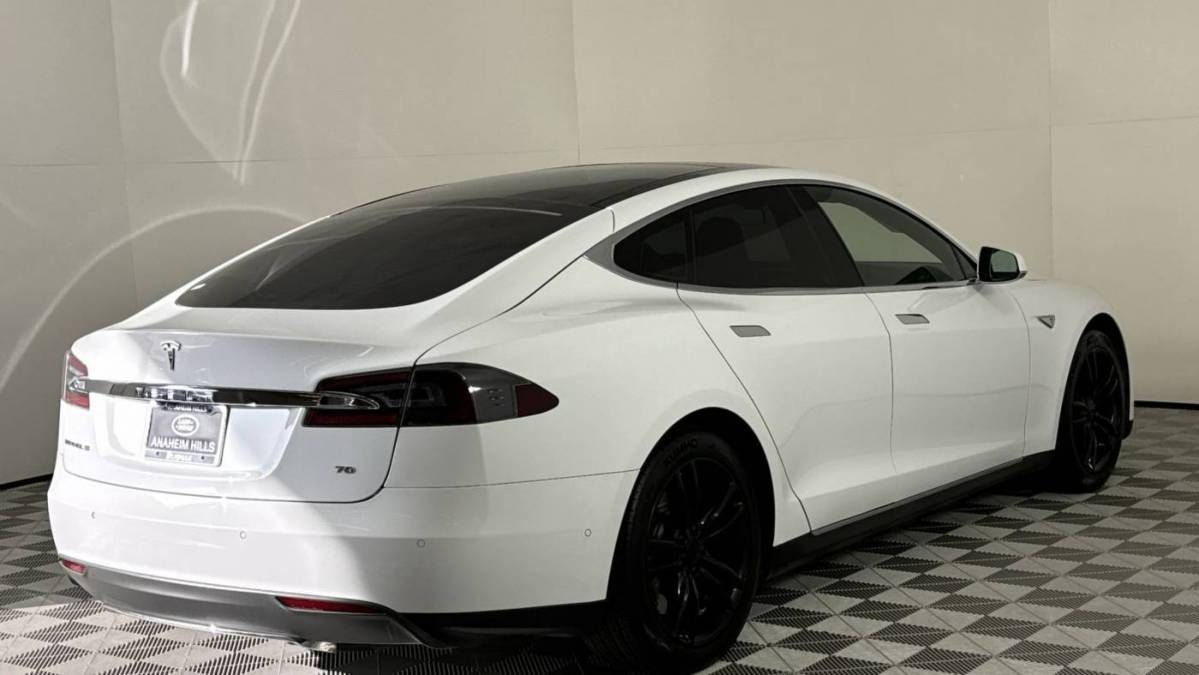 2016 Tesla Model S 5YJSA1E16GF124945