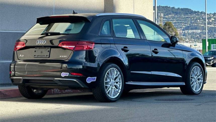 2018 Audi A3 Sportback e-tron WAUUPBFF8JA115829