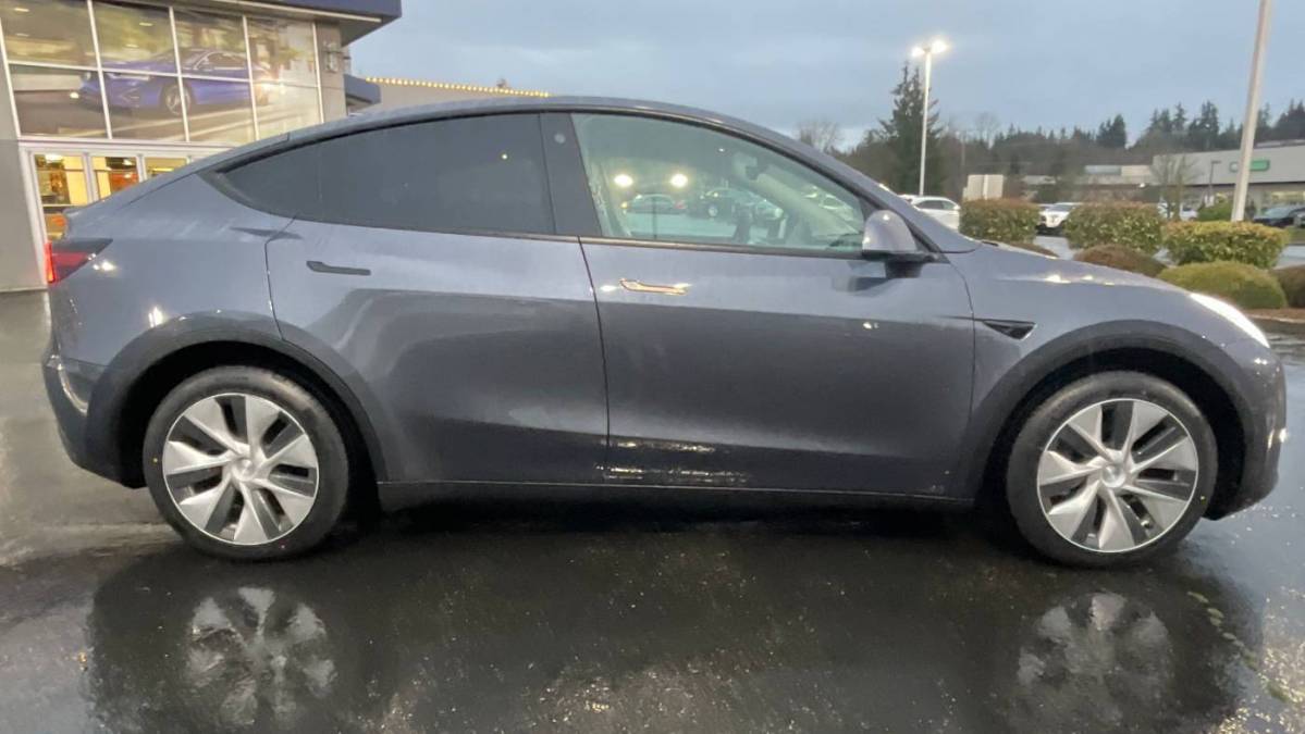 2021 Tesla Model Y 5YJYGDEE1MF100030