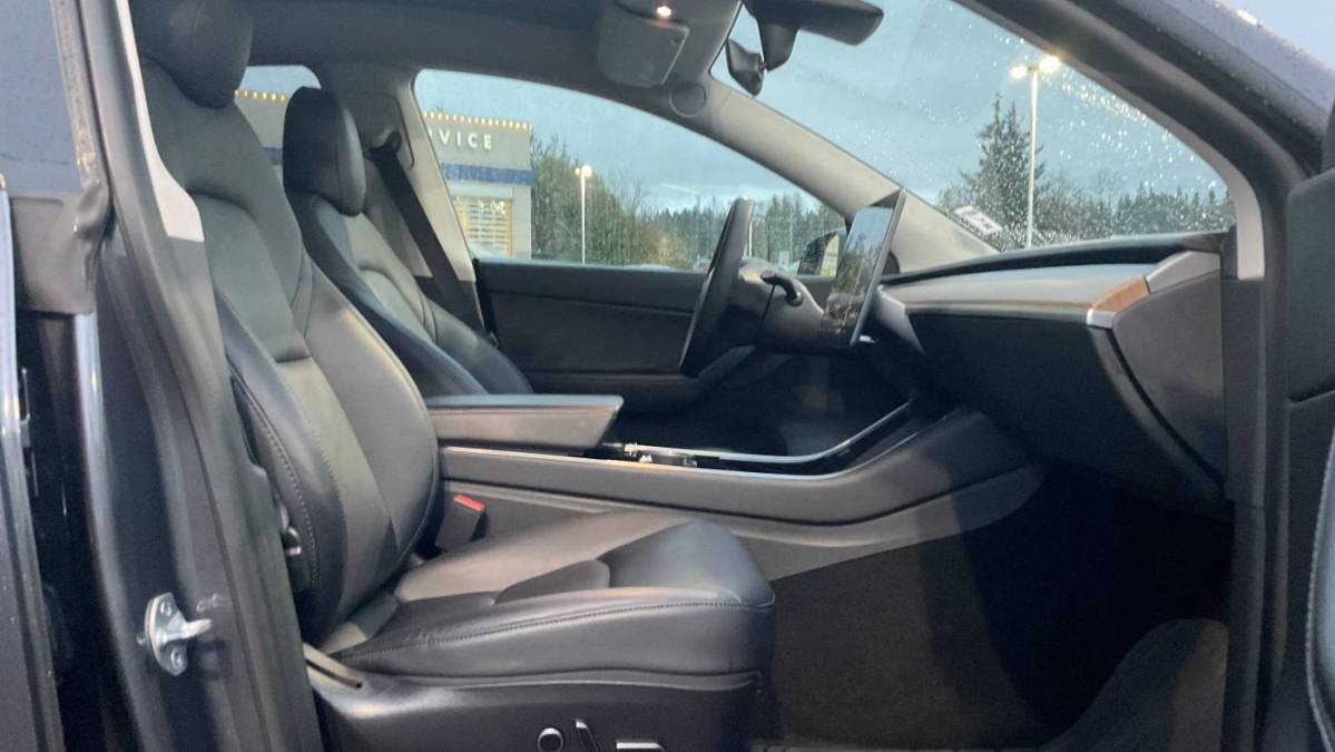 2021 Tesla Model Y 5YJYGDEE1MF100030