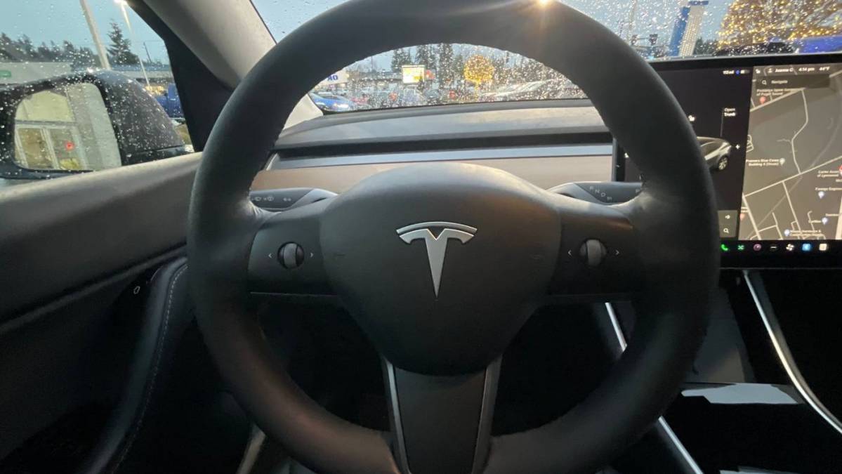 2021 Tesla Model Y 5YJYGDEE1MF100030