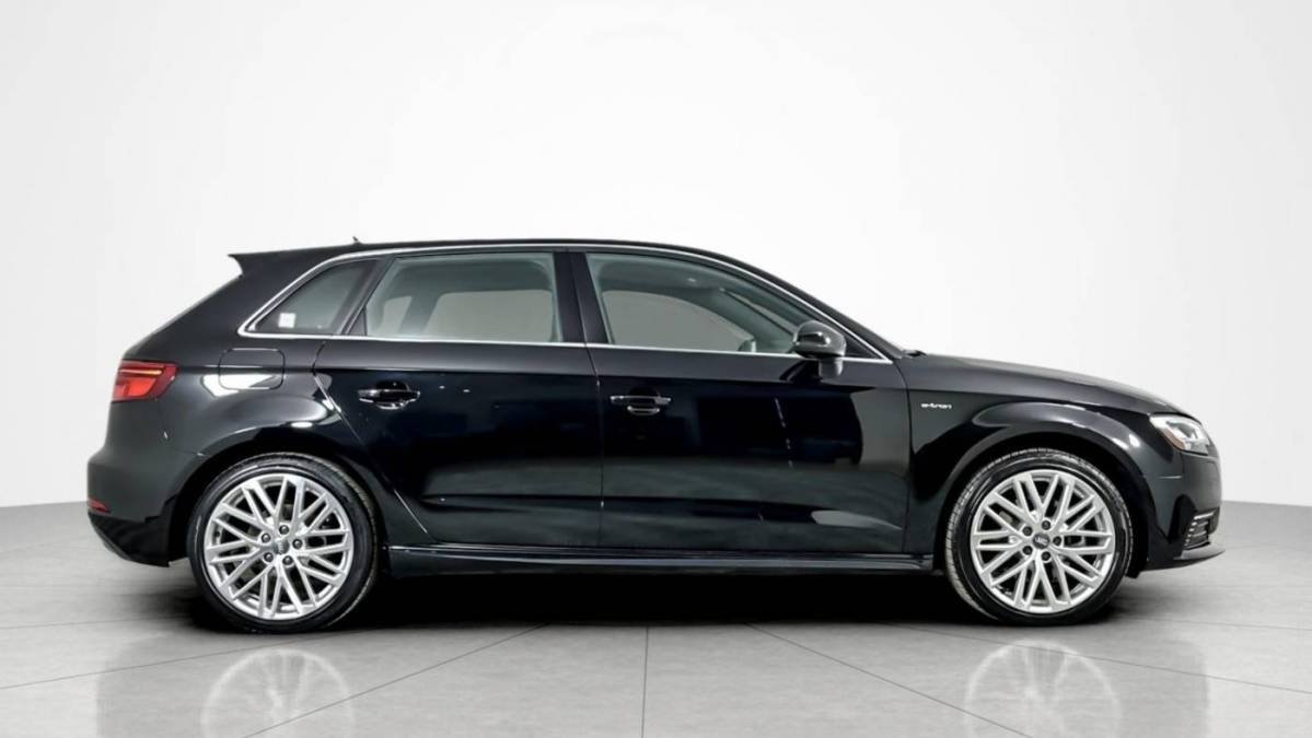 2018 Audi A3 Sportback e-tron WAUSPBFF4JA067334